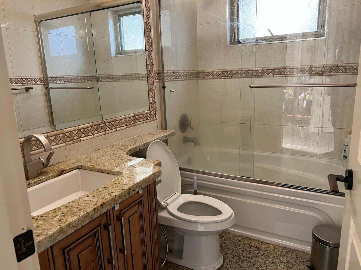 דירות וונקובר Mike'S Luxury House מראה חיצוני תמונה
